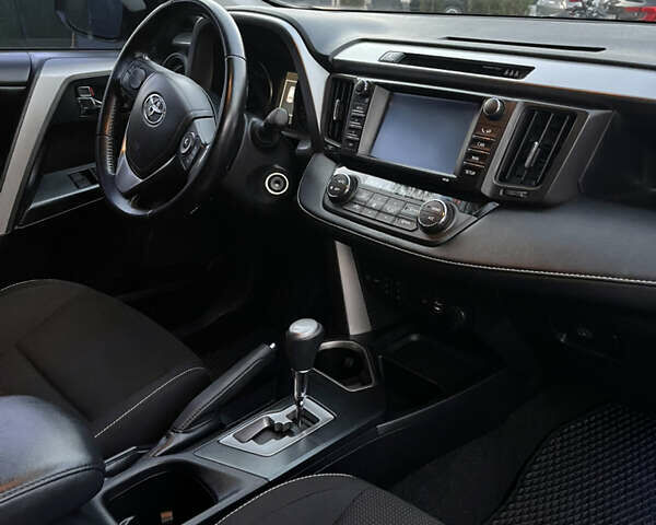 Красный Тойота РАВ 4, объемом двигателя 1.99 л и пробегом 96 тыс. км за 21000 $, фото 7 на Automoto.ua