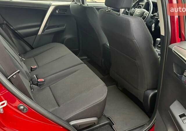 Червоний Тойота РАВ 4, об'ємом двигуна 1.99 л та пробігом 62 тис. км за 25666 $, фото 6 на Automoto.ua