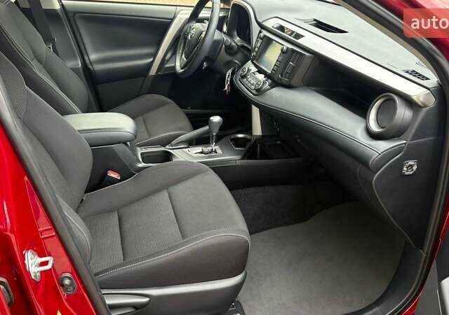 Червоний Тойота РАВ 4, об'ємом двигуна 1.99 л та пробігом 62 тис. км за 25666 $, фото 5 на Automoto.ua