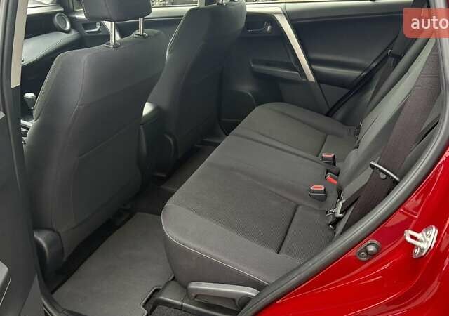 Червоний Тойота РАВ 4, об'ємом двигуна 1.99 л та пробігом 62 тис. км за 25666 $, фото 10 на Automoto.ua