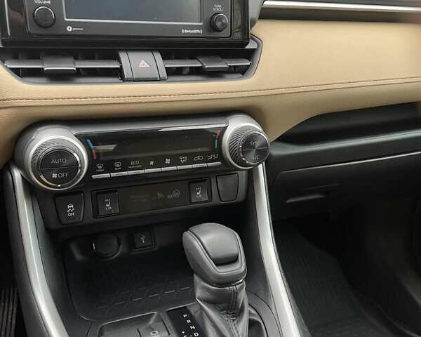 Червоний Тойота РАВ 4, об'ємом двигуна 2.49 л та пробігом 61 тис. км за 31869 $, фото 7 на Automoto.ua