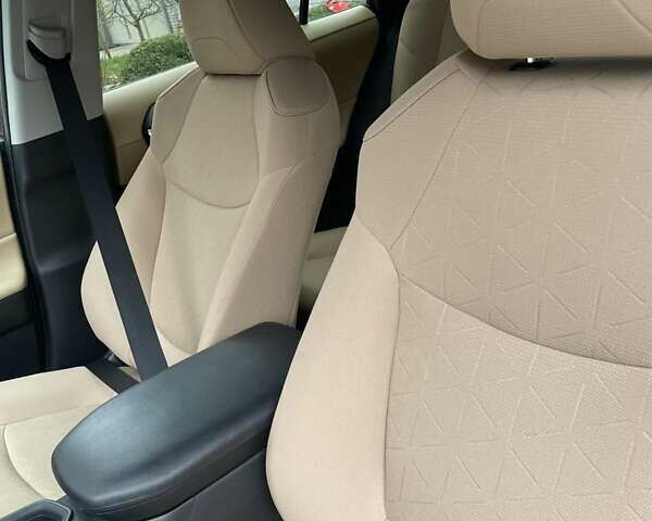 Червоний Тойота РАВ 4, об'ємом двигуна 2.49 л та пробігом 61 тис. км за 31869 $, фото 8 на Automoto.ua