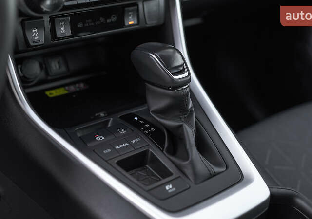 Красный Тойота РАВ 4, объемом двигателя 2.49 л и пробегом 29 тыс. км за 36465 $, фото 29 на Automoto.ua