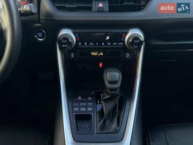 Красный Тойота РАВ 4, объемом двигателя 2.49 л и пробегом 43 тыс. км за 30000 $, фото 3 на Automoto.ua