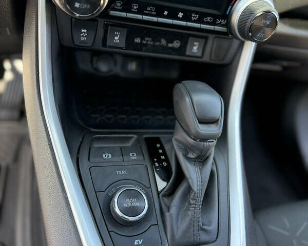 Красный Тойота РАВ 4, объемом двигателя 2.49 л и пробегом 19 тыс. км за 37000 $, фото 37 на Automoto.ua