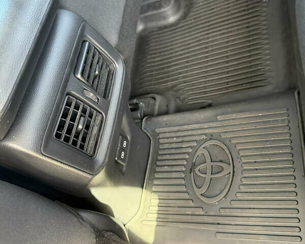 Красный Тойота РАВ 4, объемом двигателя 2.49 л и пробегом 19 тыс. км за 36500 $, фото 30 на Automoto.ua