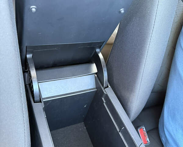 Красный Тойота РАВ 4, объемом двигателя 2.49 л и пробегом 19 тыс. км за 37000 $, фото 44 на Automoto.ua