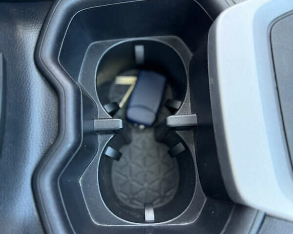 Красный Тойота РАВ 4, объемом двигателя 2.49 л и пробегом 19 тыс. км за 37000 $, фото 43 на Automoto.ua