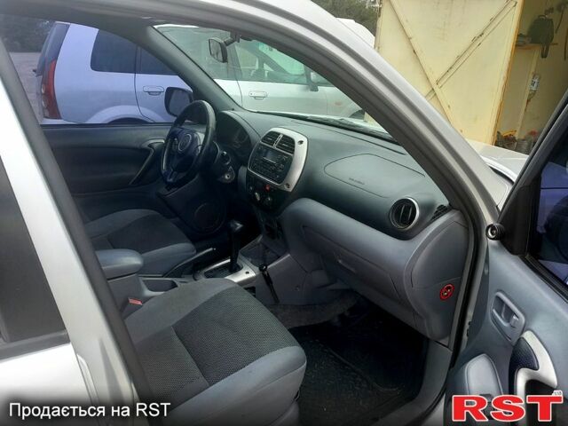 Тойота РАВ 4, объемом двигателя 2 л и пробегом 280 тыс. км за 5000 $, фото 3 на Automoto.ua