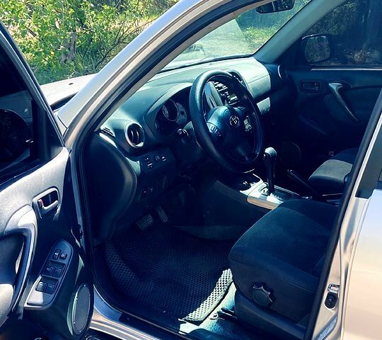 Тойота РАВ 4, объемом двигателя 2 л и пробегом 270 тыс. км за 7000 $, фото 3 на Automoto.ua