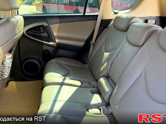 Тойота РАВ 4, объемом двигателя 2.4 л и пробегом 194 тыс. км за 8999 $, фото 5 на Automoto.ua