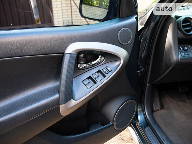 Тойота РАВ 4, объемом двигателя 2 л и пробегом 190 тыс. км за 12000 $, фото 9 на Automoto.ua