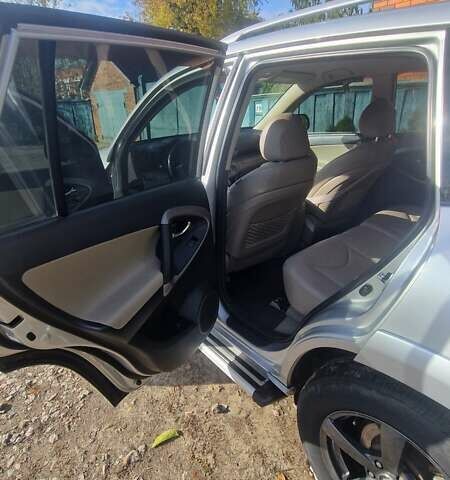 Тойота РАВ 4, объемом двигателя 2.4 л и пробегом 173 тыс. км за 11000 $, фото 10 на Automoto.ua