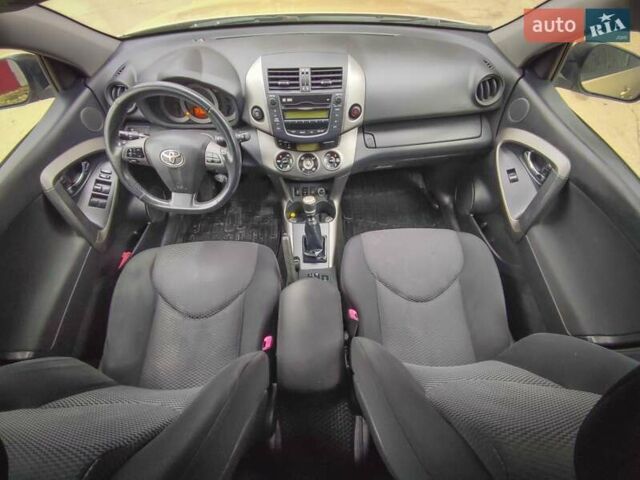 Тойота РАВ 4, об'ємом двигуна 2 л та пробігом 242 тис. км за 10990 $, фото 3 на Automoto.ua