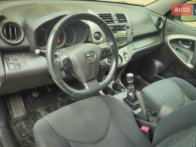 Тойота РАВ 4, об'ємом двигуна 2 л та пробігом 242 тис. км за 10990 $, фото 1 на Automoto.ua