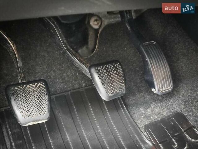Тойота РАВ 4, об'ємом двигуна 2 л та пробігом 242 тис. км за 10990 $, фото 6 на Automoto.ua