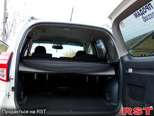 Тойота РАВ 4, объемом двигателя 2 л и пробегом 156 тыс. км за 11500 $, фото 4 на Automoto.ua