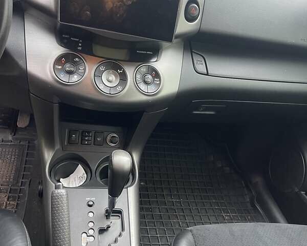 Тойота РАВ 4, объемом двигателя 2 л и пробегом 130 тыс. км за 8750 $, фото 4 на Automoto.ua