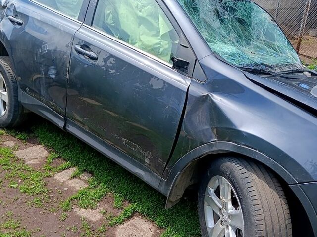 Тойота РАВ 4, об'ємом двигуна 2.5 л та пробігом 153 тис. км за 3800 $, фото 1 на Automoto.ua
