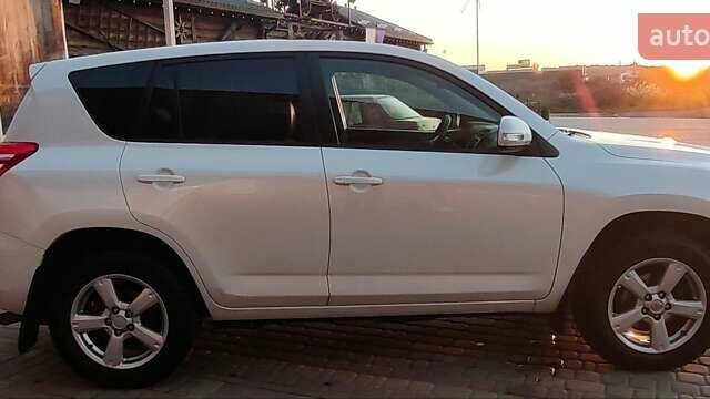 Тойота РАВ 4, об'ємом двигуна 1.99 л та пробігом 165 тис. км за 12999 $, фото 4 на Automoto.ua