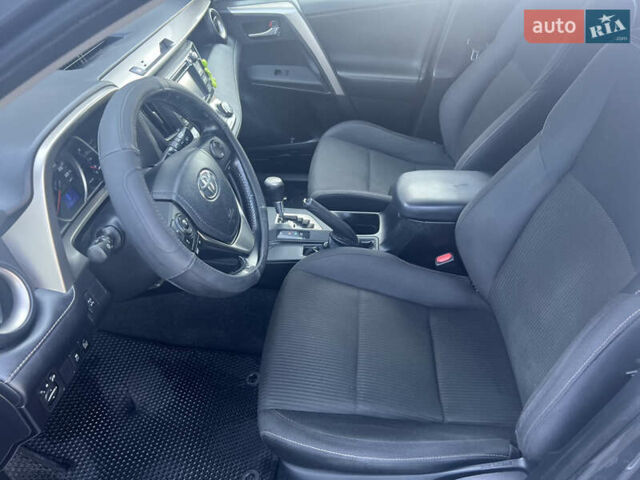 Тойота РАВ 4, объемом двигателя 2.5 л и пробегом 202 тыс. км за 17000 $, фото 4 на Automoto.ua