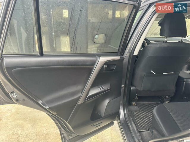 Тойота РАВ 4, объемом двигателя 2.5 л и пробегом 300 тыс. км за 16500 $, фото 2 на Automoto.ua