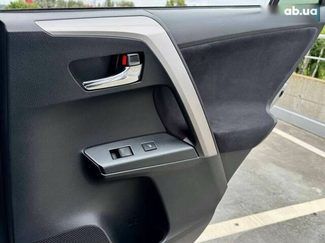 Тойота РАВ 4 2016 у Києві на Automoto.ua Тойота РАВ 4, об'ємом двигуна 0 л та пробігом 164 тис. км за 23500 $, фото 26 на Automoto.ua