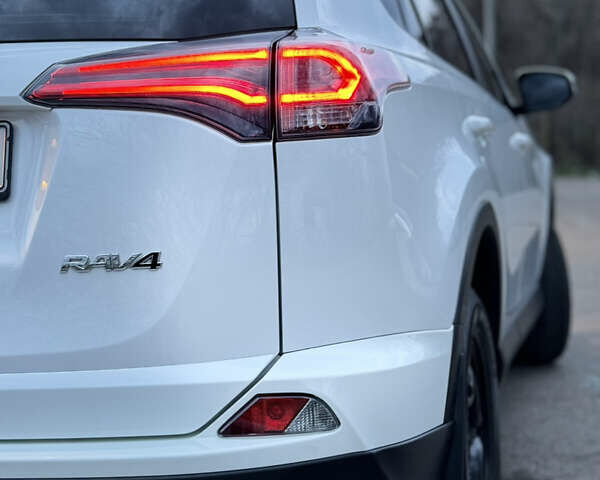 Тойота РАВ 4 2017 в Одессе на Automoto.ua Тойота РАВ 4, объемом двигателя 2 л и пробегом 94 тыс. км за 22800 $, фото 8 на Automoto.ua