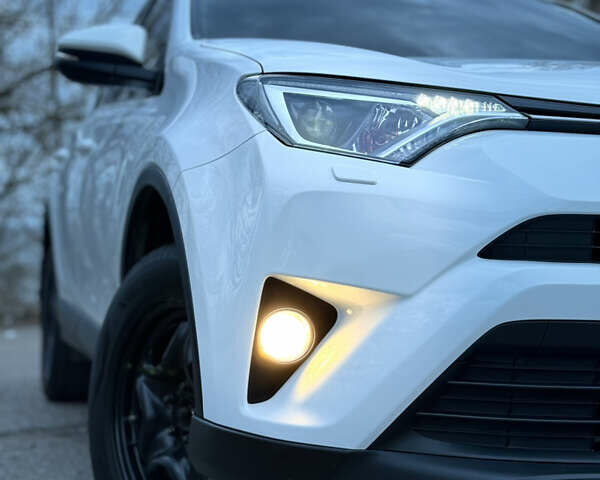 Тойота РАВ 4 2017 в Одессе на Automoto.ua Тойота РАВ 4, объемом двигателя 2 л и пробегом 94 тыс. км за 22800 $, фото 2 на Automoto.ua