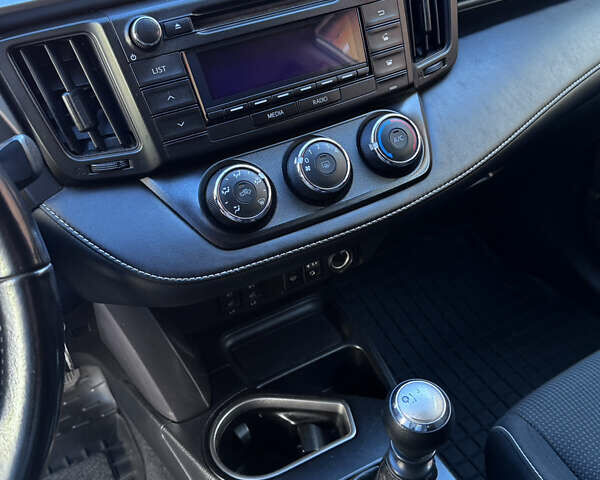 Тойота РАВ 4, об'ємом двигуна 2 л та пробігом 186 тис. км за 18500 $, фото 9 на Automoto.ua