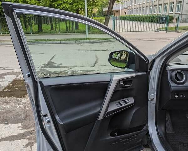 Тойота РАВ 4, объемом двигателя 2.49 л и пробегом 97 тыс. км за 17700 $, фото 10 на Automoto.ua