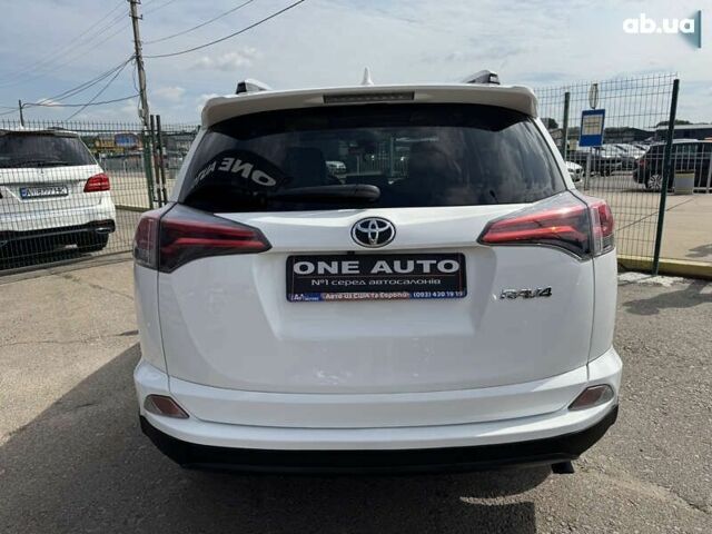 Тойота РАВ 4 2017 у Києві на Automoto.ua Тойота РАВ 4, об'ємом двигуна 0 л та пробігом 180 тис. км за 15990 $, фото 6 на Automoto.ua