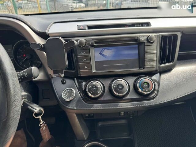 Тойота РАВ 4 2017 у Києві на Automoto.ua Тойота РАВ 4, об'ємом двигуна 0 л та пробігом 180 тис. км за 15990 $, фото 16 на Automoto.ua