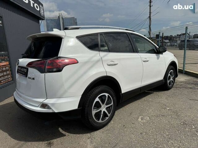Тойота РАВ 4 2017 у Києві на Automoto.ua Тойота РАВ 4, об'ємом двигуна 0 л та пробігом 180 тис. км за 15990 $, фото 5 на Automoto.ua