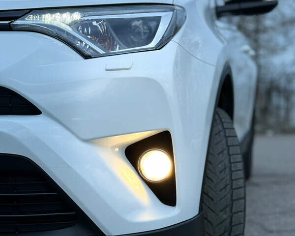 Тойота РАВ 4 2017 в Одессе на Automoto.ua Тойота РАВ 4, объемом двигателя 2 л и пробегом 94 тыс. км за 22800 $, фото 13 на Automoto.ua