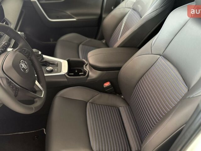 купить новое авто Тойота РАВ 4 2025 года от официального дилера Тойота на Столичному Тойота фото