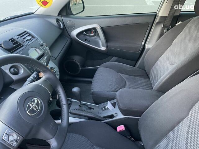 Серый Тойота РАВ 4, объемом двигателя 0 л и пробегом 347 тыс. км за 9900 $, фото 7 на Automoto.ua