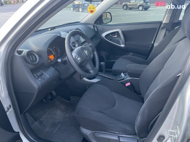 Серый Тойота РАВ 4, объемом двигателя 0 л и пробегом 347 тыс. км за 9900 $, фото 6 на Automoto.ua