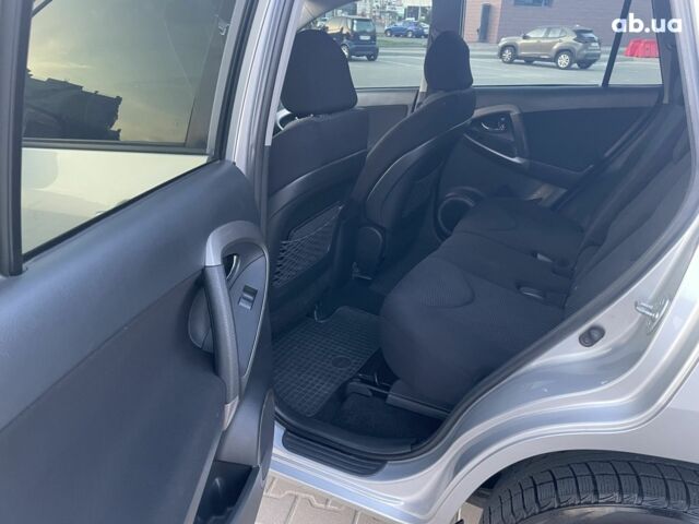 Серый Тойота РАВ 4, объемом двигателя 0 л и пробегом 347 тыс. км за 9900 $, фото 5 на Automoto.ua