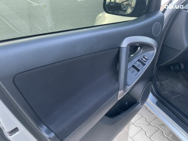 Серый Тойота РАВ 4, объемом двигателя 0 л и пробегом 347 тыс. км за 9900 $, фото 8 на Automoto.ua