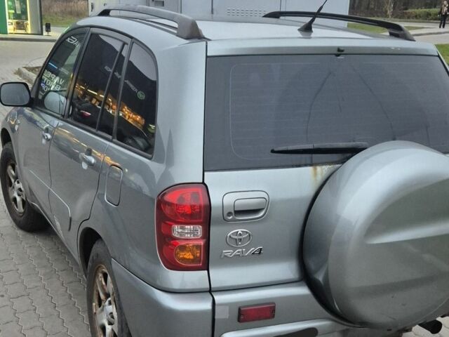 Сірий Тойота РАВ 4, об'ємом двигуна 2 л та пробігом 405 тис. км за 1425 $, фото 3 на Automoto.ua