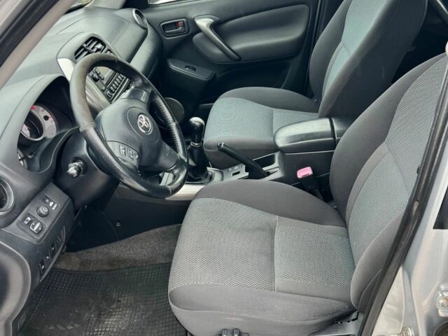 Серый Тойота РАВ 4, объемом двигателя 2 л и пробегом 260 тыс. км за 2900 $, фото 6 на Automoto.ua