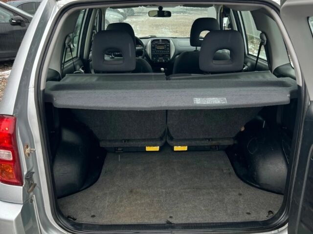 Серый Тойота РАВ 4, объемом двигателя 2 л и пробегом 260 тыс. км за 2900 $, фото 7 на Automoto.ua