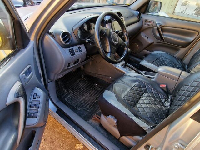 Серый Тойота РАВ 4, объемом двигателя 2 л и пробегом 381 тыс. км за 3700 $, фото 5 на Automoto.ua