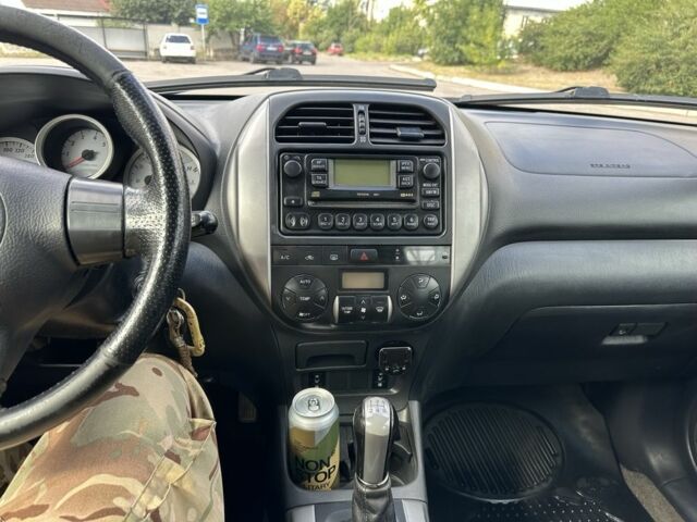 Серый Тойота РАВ 4, объемом двигателя 2 л и пробегом 320 тыс. км за 4000 $, фото 16 на Automoto.ua