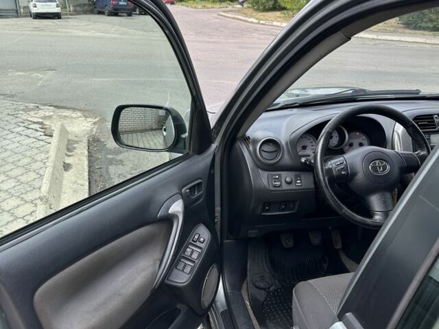 Серый Тойота РАВ 4, объемом двигателя 2 л и пробегом 320 тыс. км за 4000 $, фото 20 на Automoto.ua