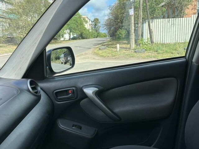 Серый Тойота РАВ 4, объемом двигателя 2 л и пробегом 320 тыс. км за 4000 $, фото 15 на Automoto.ua