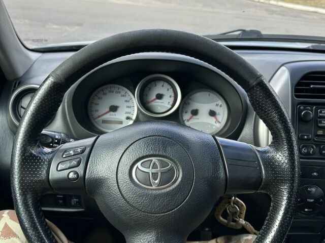 Серый Тойота РАВ 4, объемом двигателя 2 л и пробегом 320 тыс. км за 4000 $, фото 12 на Automoto.ua