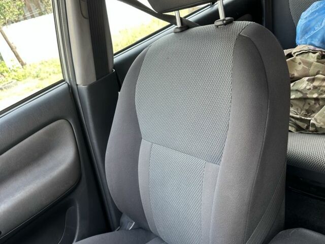 Серый Тойота РАВ 4, объемом двигателя 2 л и пробегом 320 тыс. км за 4000 $, фото 14 на Automoto.ua