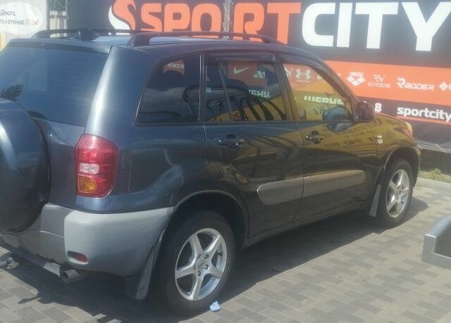 Серый Тойота РАВ 4, объемом двигателя 2 л и пробегом 505 тыс. км за 6000 $, фото 6 на Automoto.ua